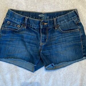 CLOSET CLOSING Old Navy The Diva denim shorts, raw hem, EUC, size 2 regular